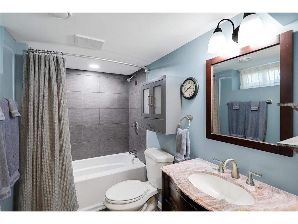 2812 W 71 1/2 Street Richfield MN 55423 7049430 image21