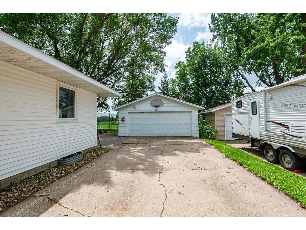 2813 12 Avenue NW Willmar MN 56201 7100908 image2