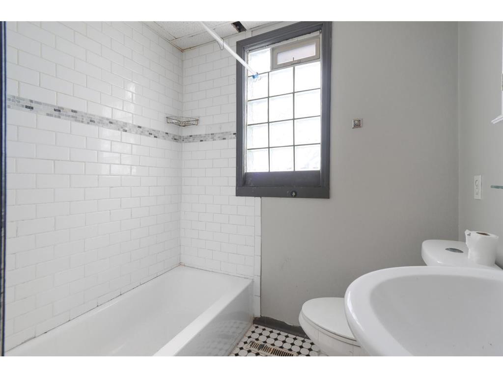 2814 Colfax Avenue S Minneapolis MN 55408 6805709 image8