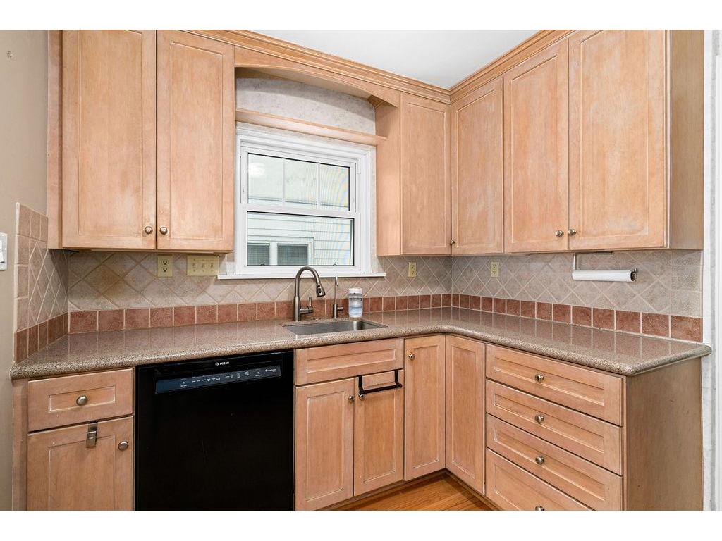 2815 E 2nd Street Duluth MN 55812 7014623 image18