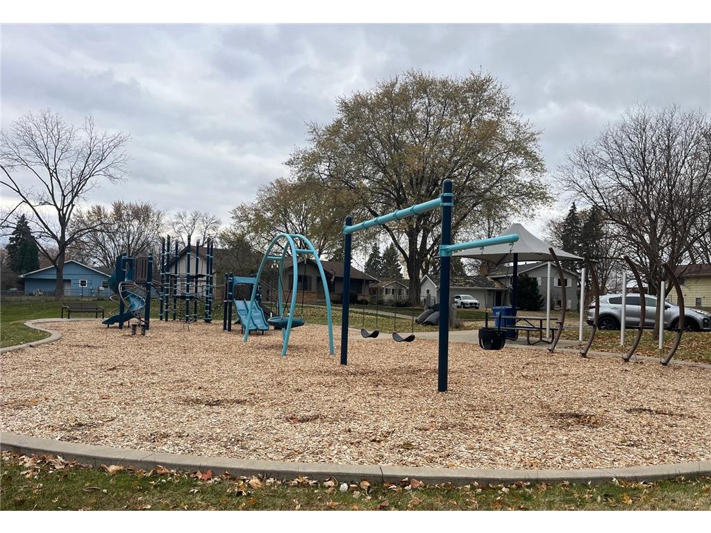 2816 Hillsboro Avenue N New Hope MN 55427 6799882 image24