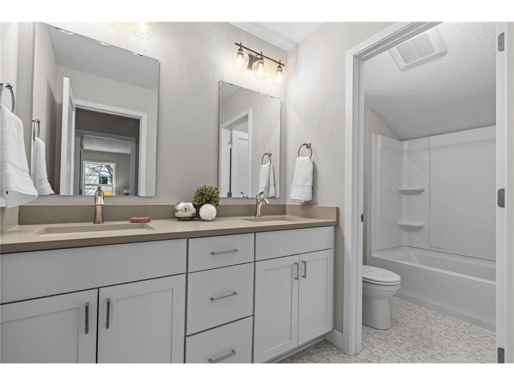 2817 Victoria Street N Roseville MN 55113 - Owasso 6779360 image37