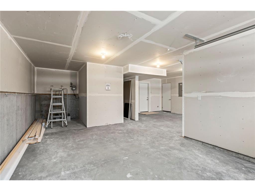 2817 Victoria Street N Roseville MN 55113 - Owasso 6779360 image47