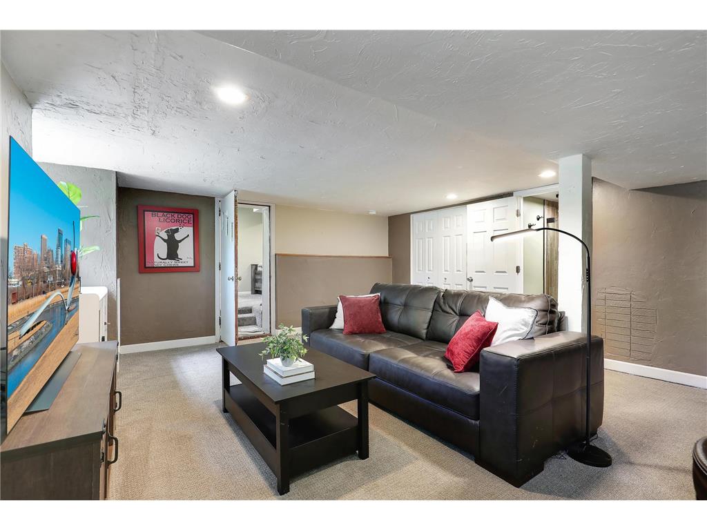 2817 W 108th Street Bloomington MN 55431 7083311 image36