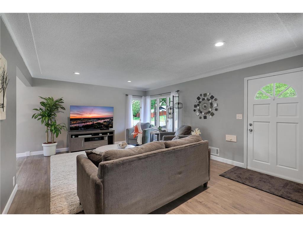 2817 W 108th Street Bloomington MN 55431 7083311 image7