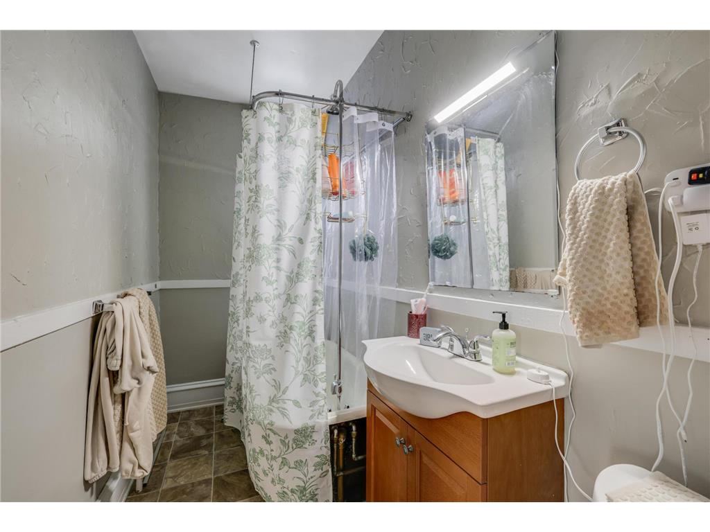 2821 Garfield Avenue Minneapolis MN 55408 6797472 image20
