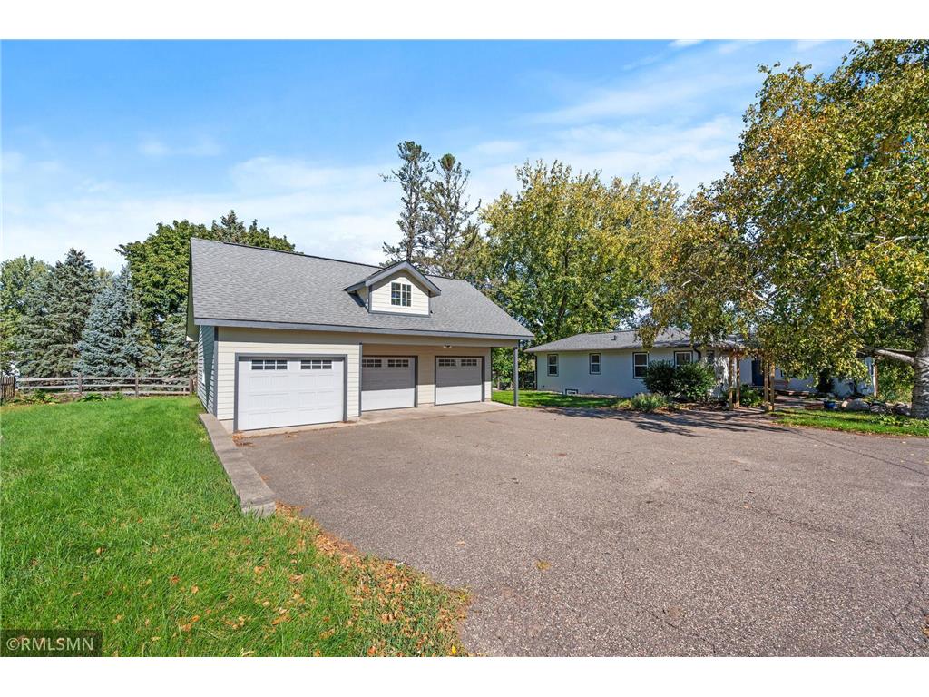 2824 Lakeview Avenue Roseville MN 55113 6447211 image1