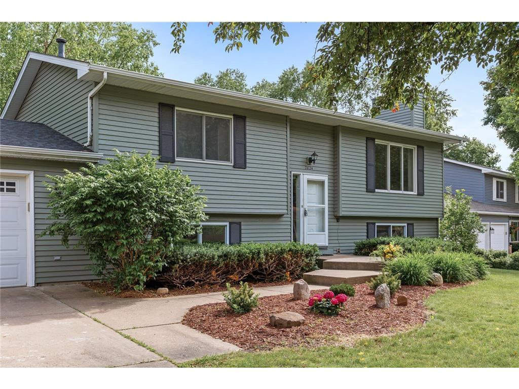 2824 Riviera Drive N White Bear Lake MN 55110 6549000 image1