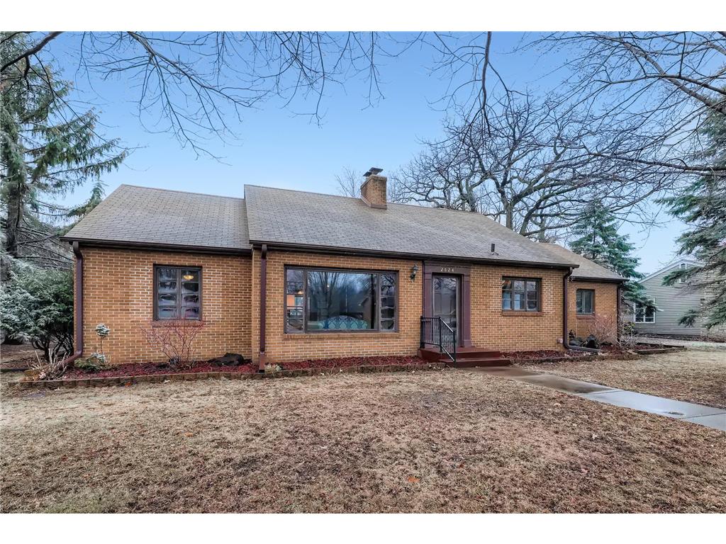 2824 Silver Lake Road NE, Saint Anthony, MN, 55418 MLS 6175360 Edina Realty