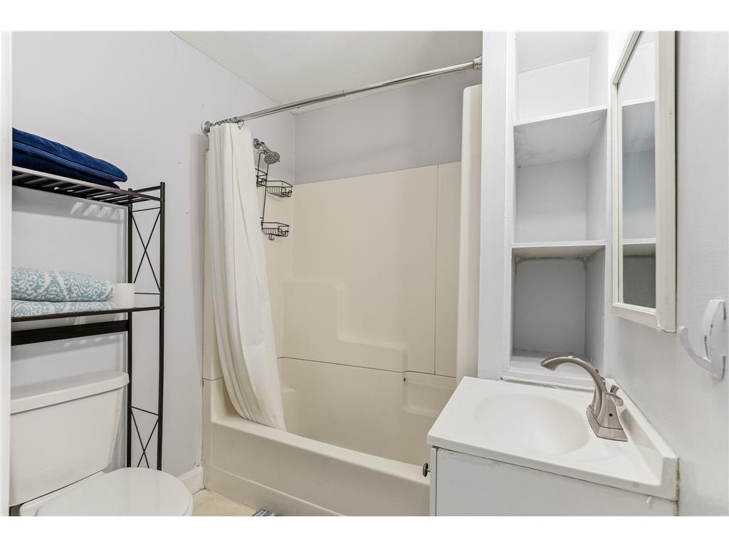 2827 Bryant Avenue N #1 Minneapolis MN 55411 7018180 image17