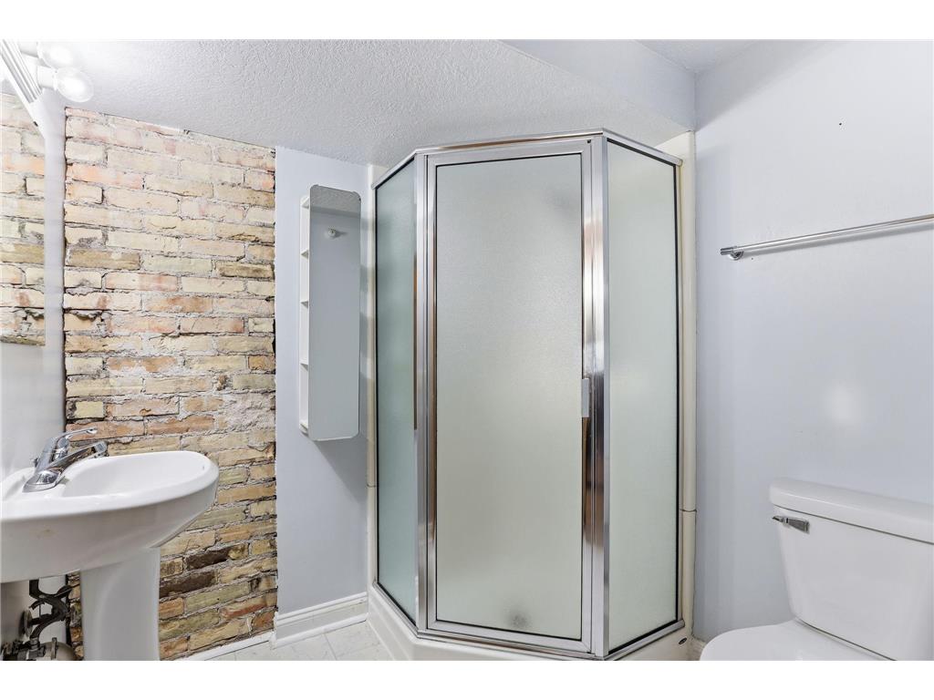 2827 Bryant Avenue N #4 Minneapolis MN 55411 6799740 image23