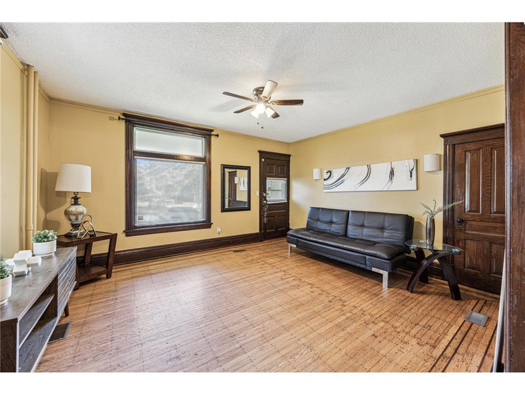 2827 Lyndale Avenue N Minneapolis MN 55411 7038219 image5