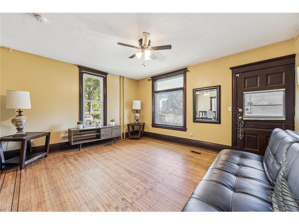 2827 Lyndale Avenue N Minneapolis MN 55411 7038219 image6