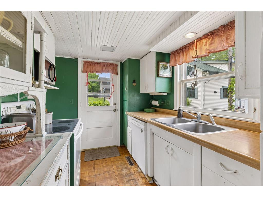 2830 Center Road Woodland MN 55391 - Lake Minnetonka 7089168 image13