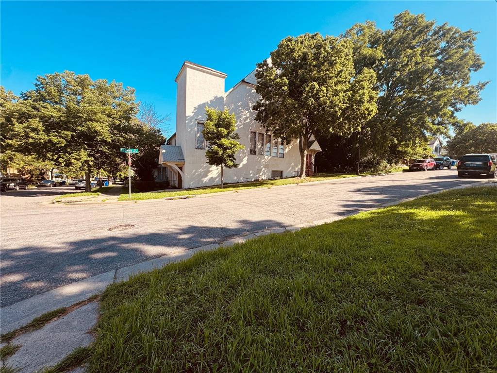 284 Bates Avenue Saint Paul MN 55106 6746557 image1