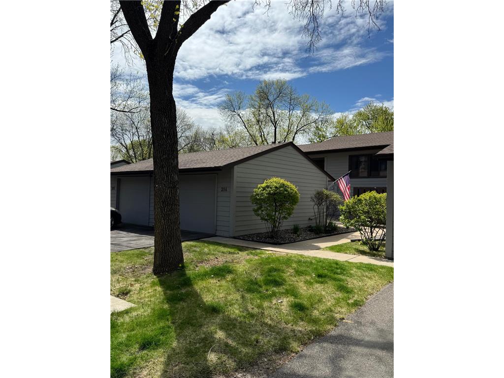 284 W Eagle Lake Drive Maple Grove MN 55369 7068302 image1