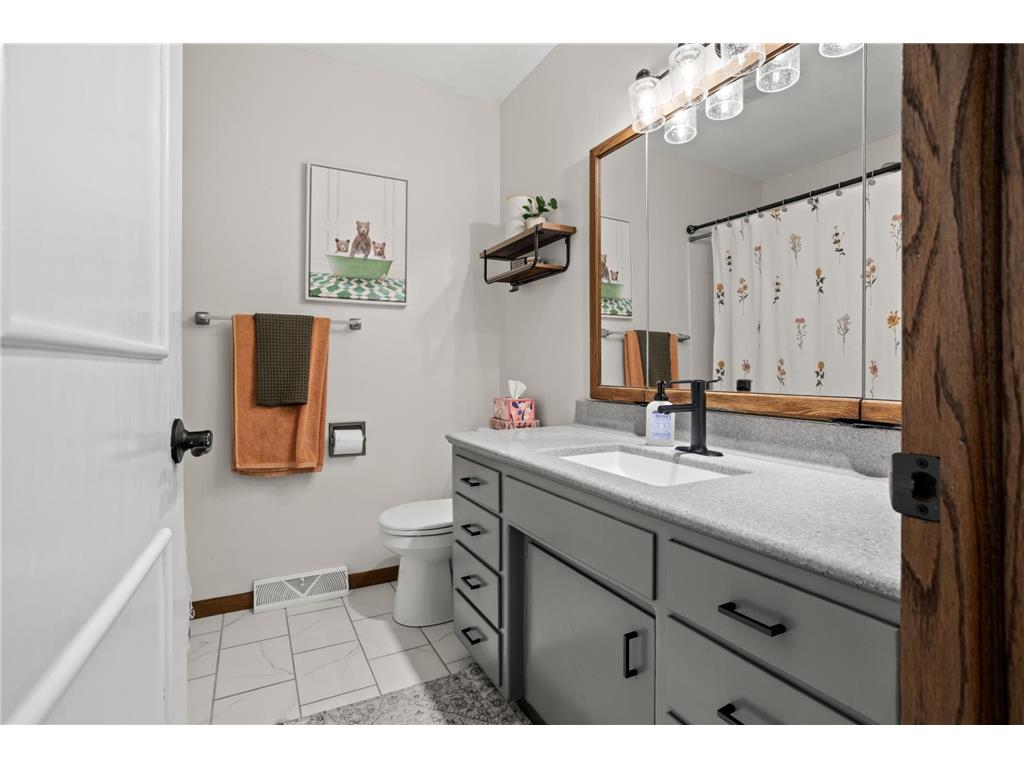 2849 Hickory Street N Fargo ND 58102 7095931 image20