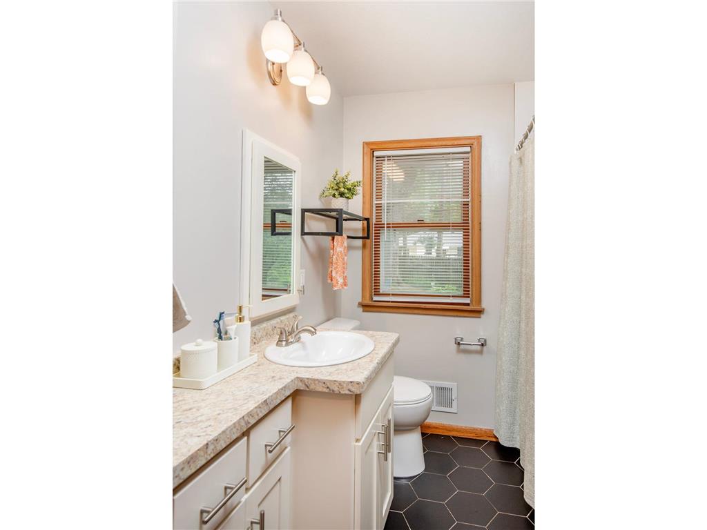 2851 Dellwood Street Roseville MN 55113 7078384 image29