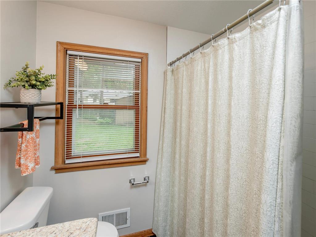 2851 Dellwood Street Roseville MN 55113 7078384 image30