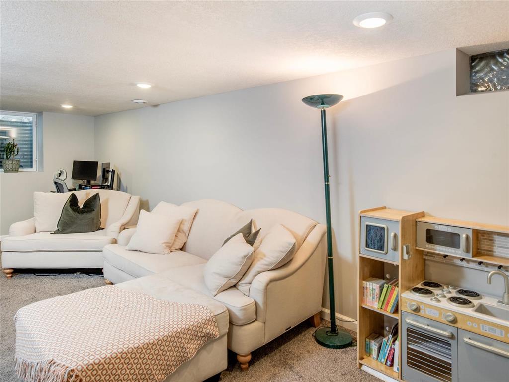 2851 Dellwood Street Roseville MN 55113 7078384 image33
