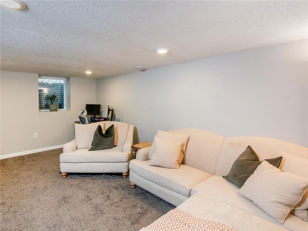 2851 Dellwood Street Roseville MN 55113 7078384 image34