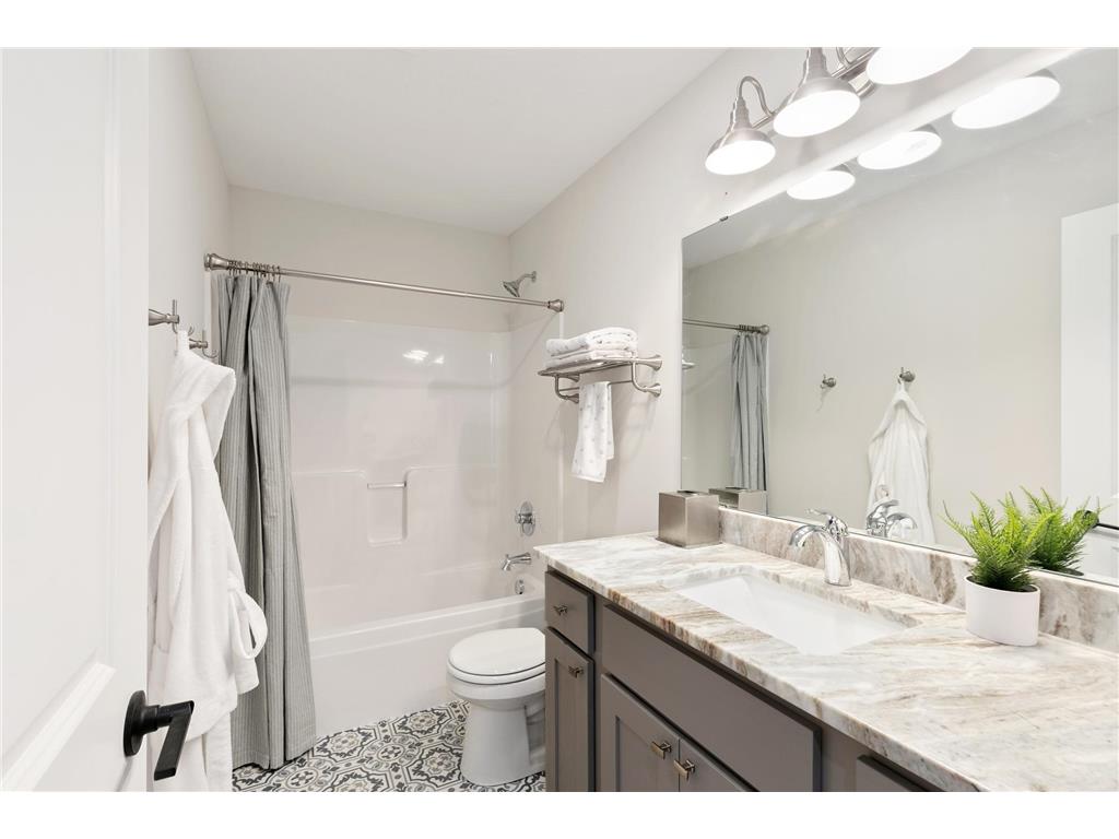 2860 Victoria Street N Roseville MN 55113 - Owasso 6522395 image24