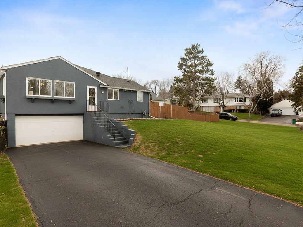2864 Aglen Street Roseville MN 55113 7023200 image1