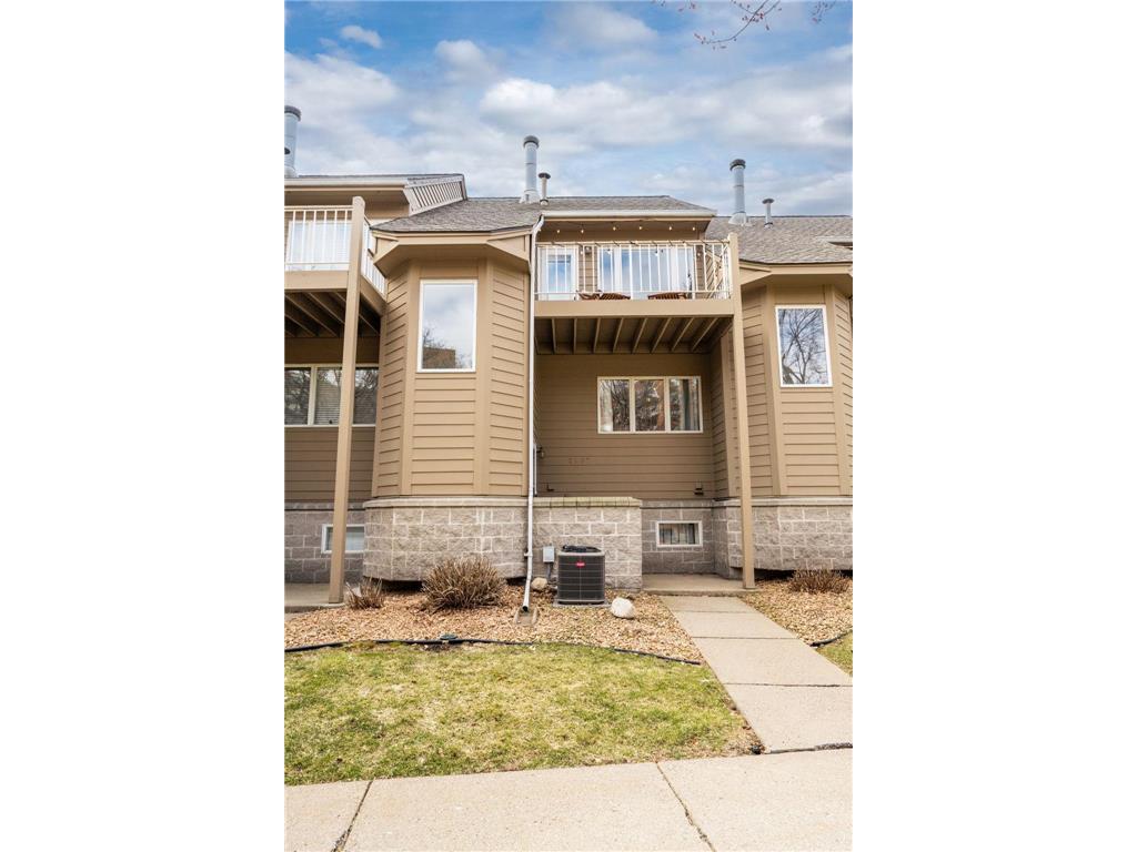2867 Kenwood Isles Drive Minneapolis MN 55408 7045389 image1