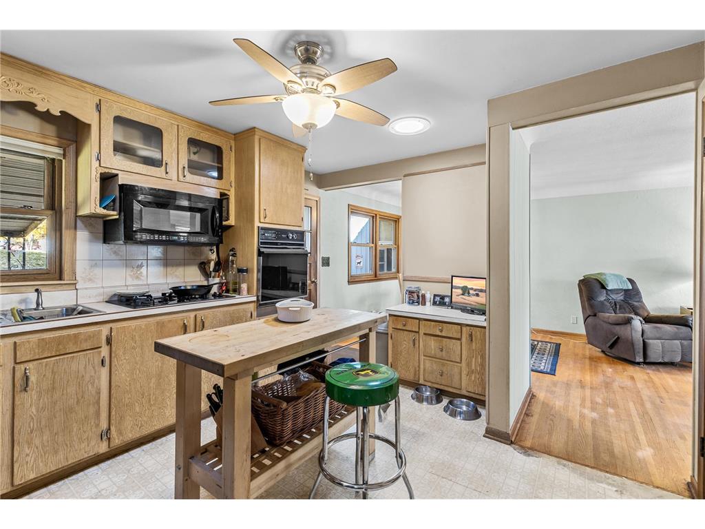 2869 Victoria Street N Roseville MN 55113 7006340 image10