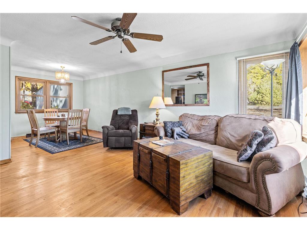 2869 Victoria Street N Roseville MN 55113 7006340 image4