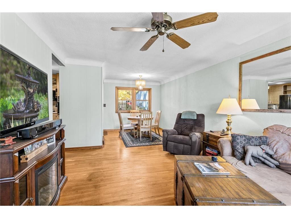 2869 Victoria Street N Roseville MN 55113 7006340 image5