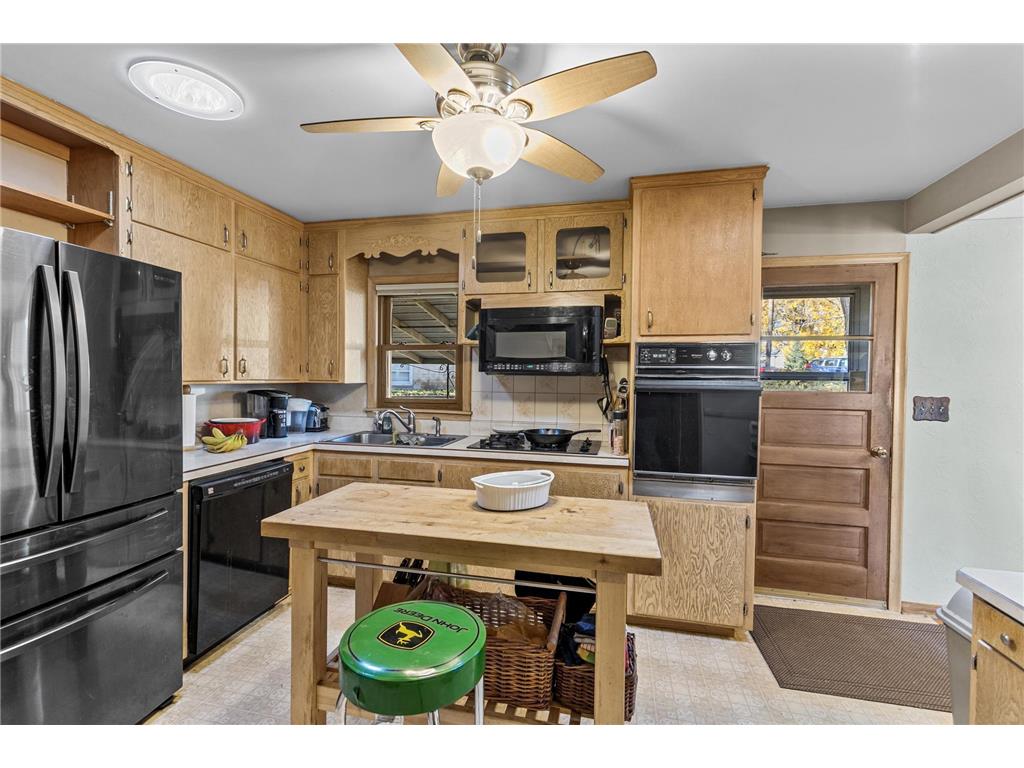 2869 Victoria Street N Roseville MN 55113 7006340 image8