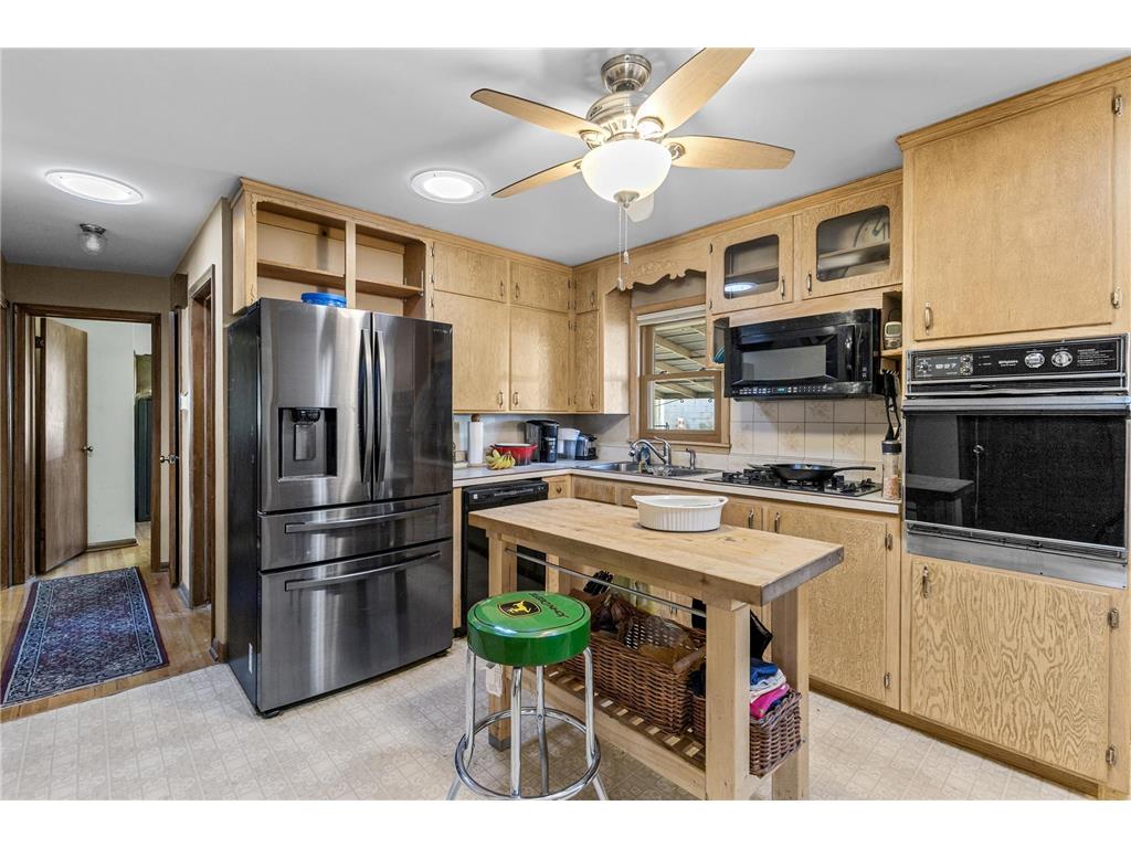 2869 Victoria Street N Roseville MN 55113 7006340 image9