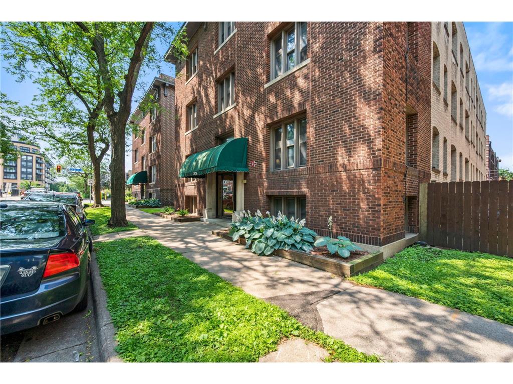 2870 & 2876 & 2882 Humboldt Avenue S Minneapolis MN 55408 7107359 image19