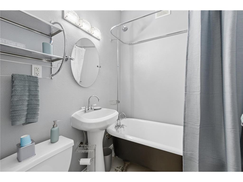 2881 Irving Avenue S #102 Minneapolis MN 55408 7080026 image18