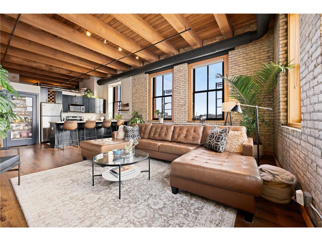 289 5th St E Unit 305  