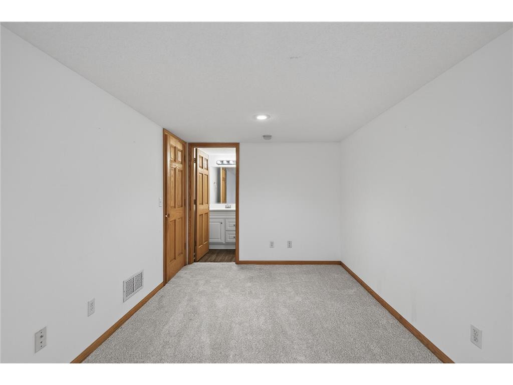 2897 Mark Twain Drive Chaska MN 55318 7029318 image30