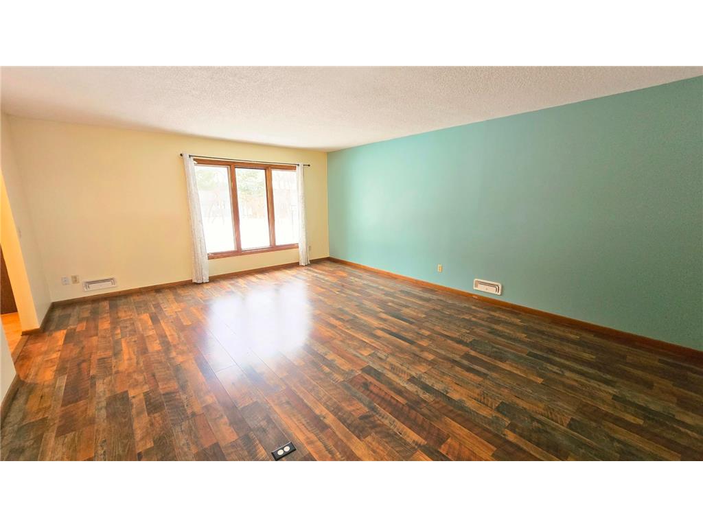 29 Walden Street Burnsville MN 55337 7016957 image15