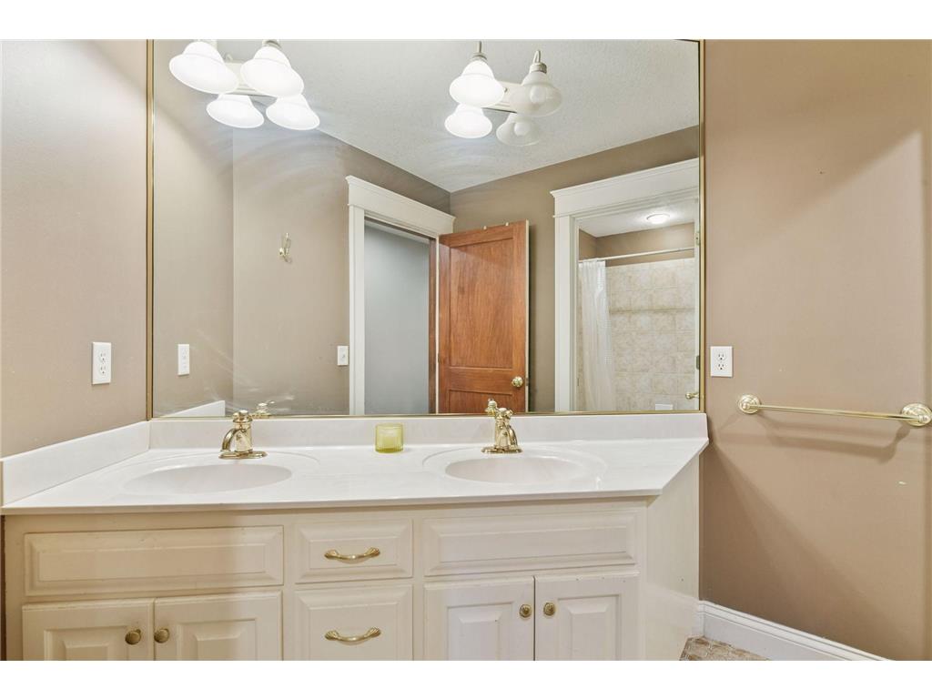 2906 Butternut Drive Chaska MN 55318 6758672 image39