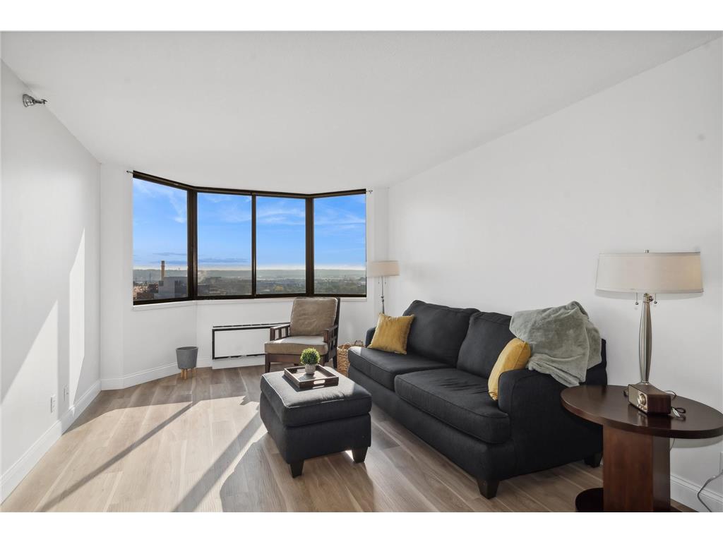 291 7th Street W #1402 Saint Paul MN 55102 6597003 image1