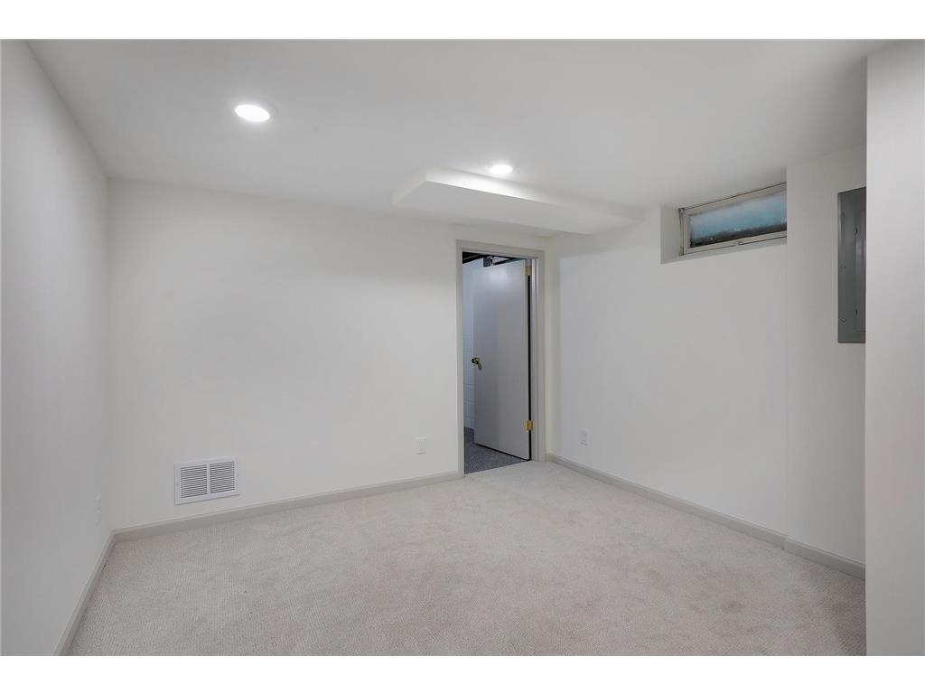 2911 Troseth Road Roseville MN 55113 7090343 image30