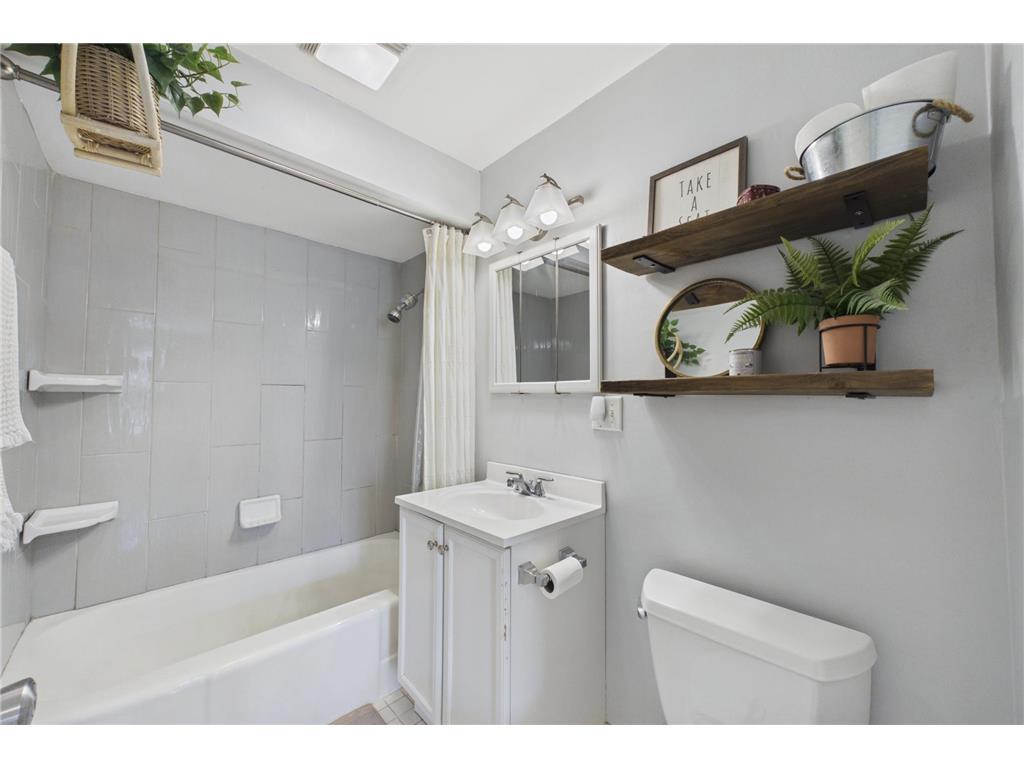 2916 W 60th Street Minneapolis MN 55410 7024249 image10