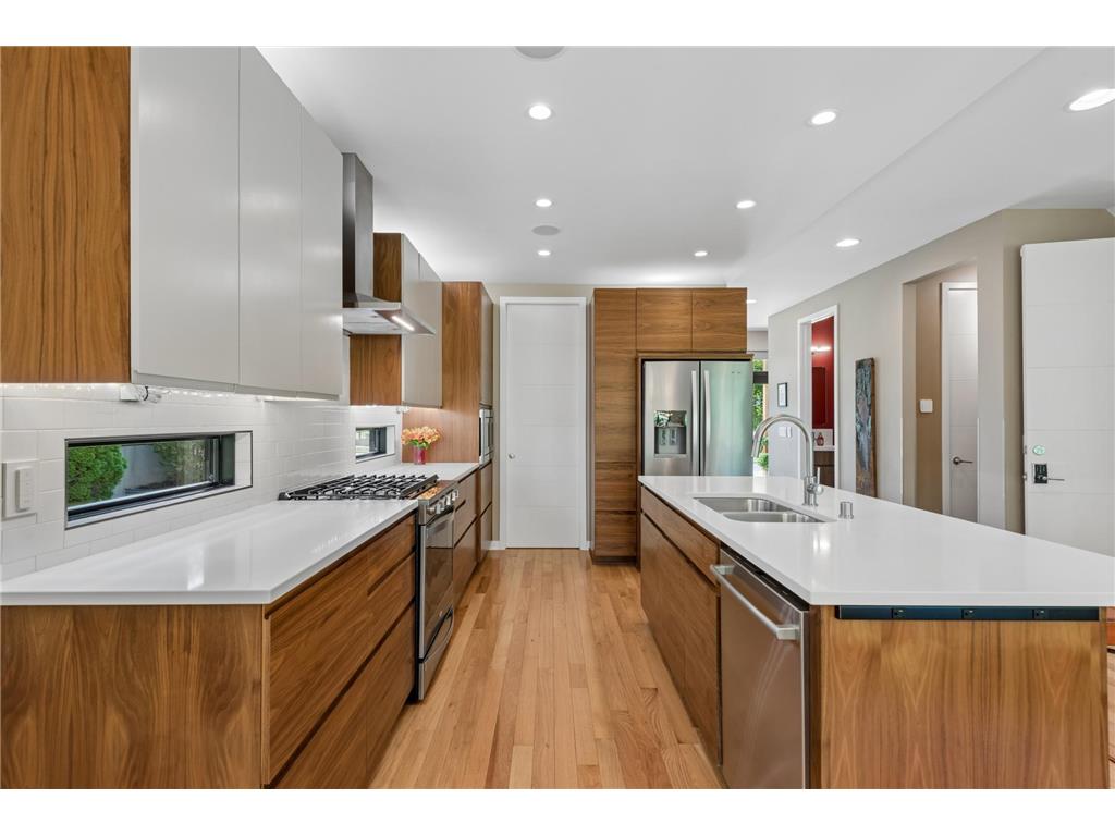 292 Vincent Avenue N Minneapolis MN 55405 7079488 image13