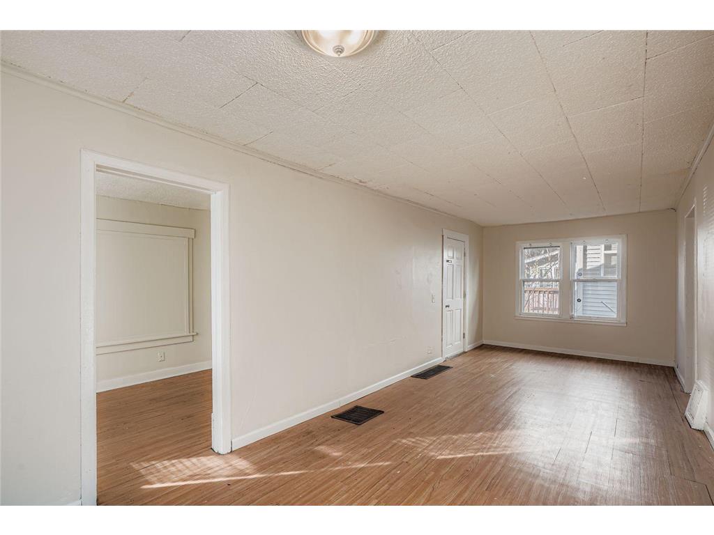 2922 Sheridan Avenue N Minneapolis MN 55411 6818283 image10