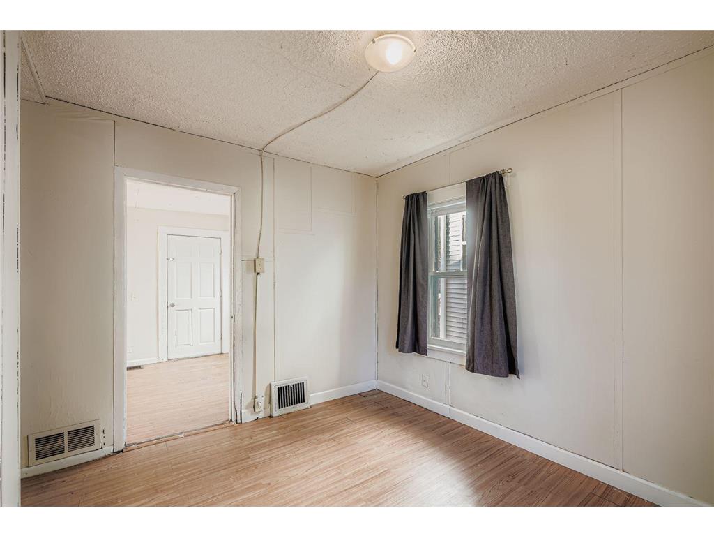 2922 Sheridan Avenue N Minneapolis MN 55411 6818283 image17