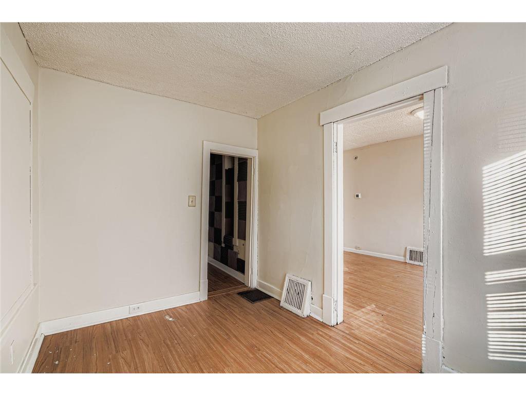 2922 Sheridan Avenue N Minneapolis MN 55411 6818283 image21