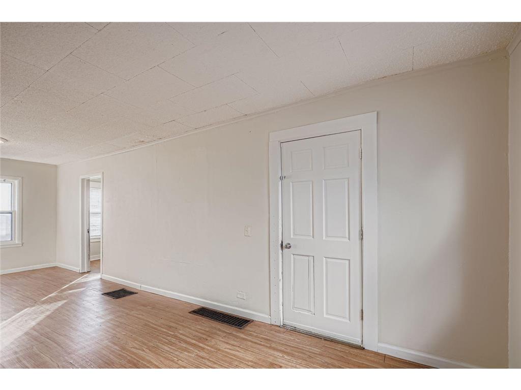 2922 Sheridan Avenue N Minneapolis MN 55411 6818283 image9