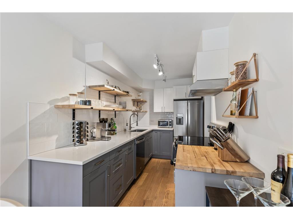 2928 Dean Parkway #2L Minneapolis MN 55416 - Bde Maka Ska 7043158 image1