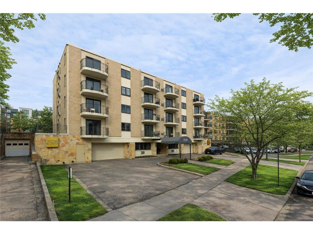 2928 Dean Parkway #2L Minneapolis MN 55416 - Bde Maka Ska 7043158 image2