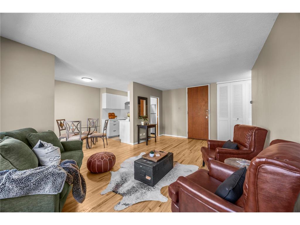 2928 Dean Parkway #3E Minneapolis MN 55416 7050399 image1